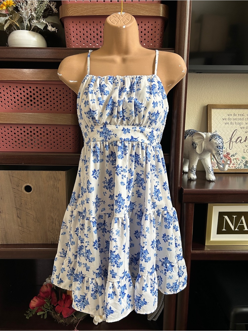 SHEIN Women’s XS Blue and White Floral Dress - Picture 7 of 9